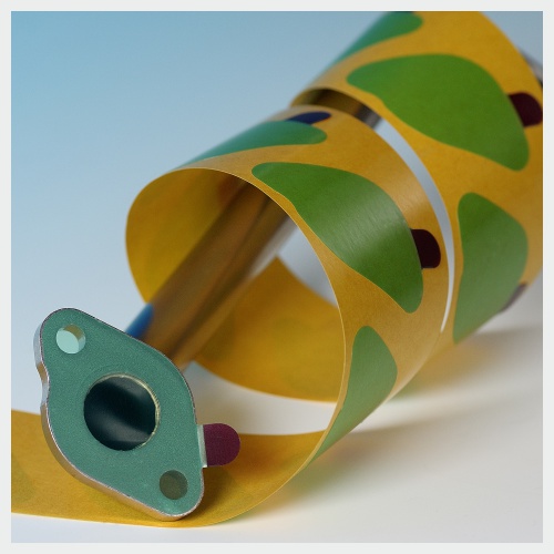 Grafik individuelle Formstanzteile mit Anfasshilfe für Maskierung vor der Lackierung